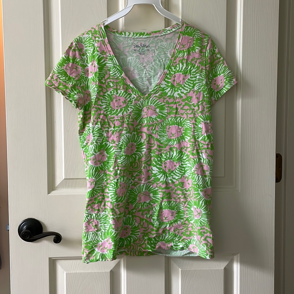 Lilly Pulitzer V-neck tshirt